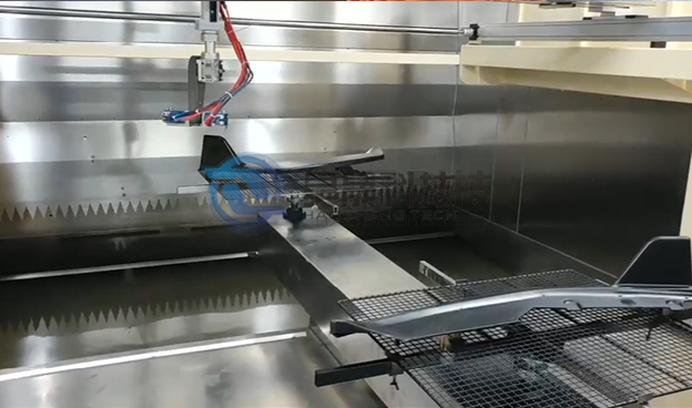 Six axis return machine - spraying